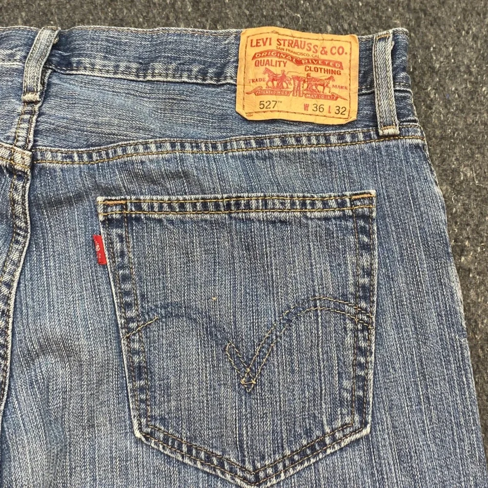Levis 527 Bootcut Jeans 36 Mens Blue Grunge Distressed Frayed Hem Slim Fit Denim